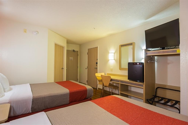 MOTEL 6 TORONTO EAST - WHITBY